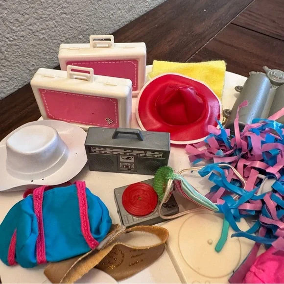Vintage Barbie accessories Pom poms hats towel briefcases purse radio record - Picture 3 of 9